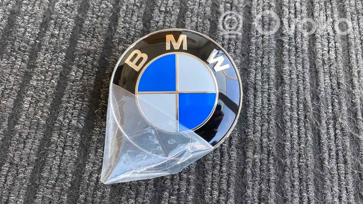 BMW 5 E60 E61 Emblemat / Znaczek 51148132375
