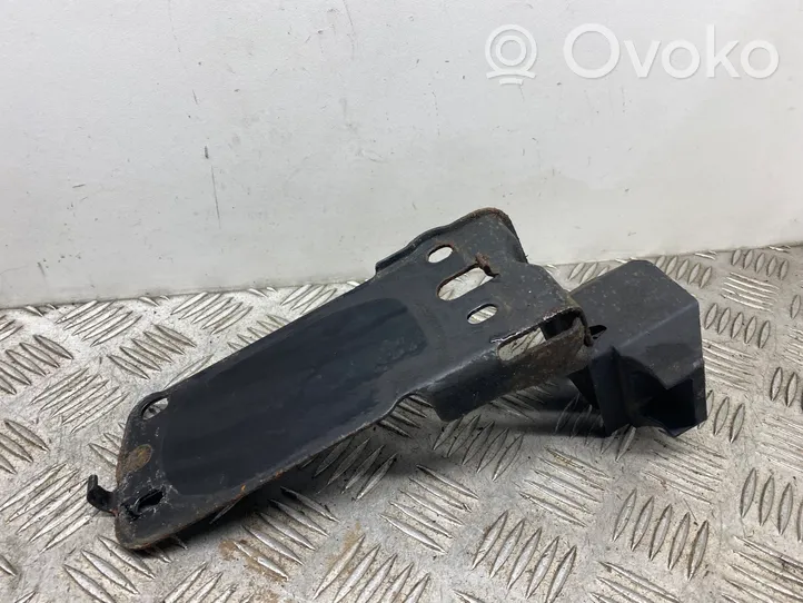 BMW 3 E92 E93 Radiator mount bracket 7117812