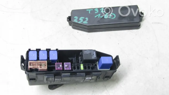 Nissan X-Trail T32 Relay mounting block 