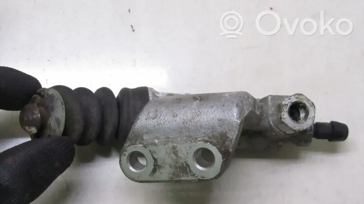Honda CR-V Clutch slave cylinder 