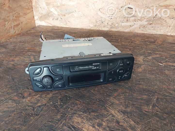 Mercedes-Benz C W203 Unité principale radio / CD / DVD / GPS A2038201586