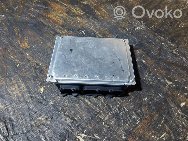 Volkswagen PASSAT B5 Sterownik / Moduł ECU 8D0907558S