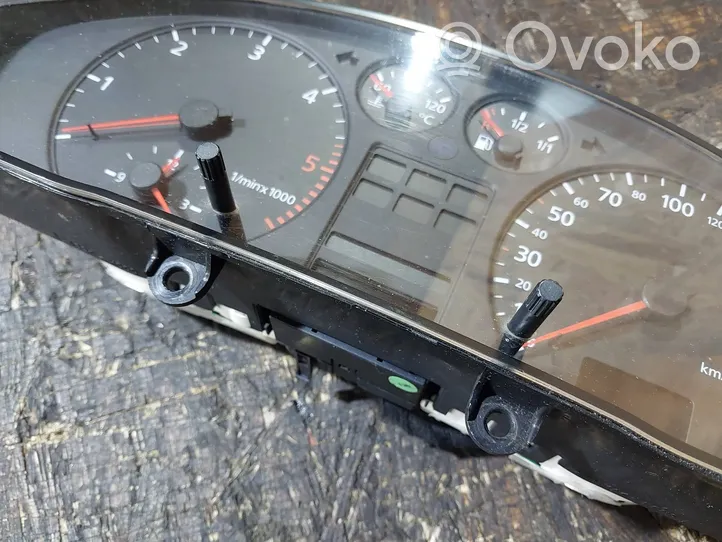 Audi A4 S4 B5 8D Tachimetro (quadro strumenti) 8D0919861A