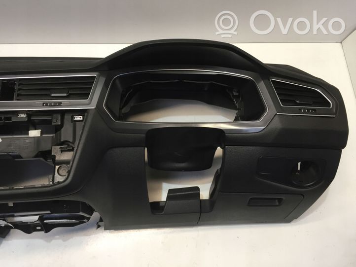 Volkswagen Tiguan Allspace Panelė 5NM857003