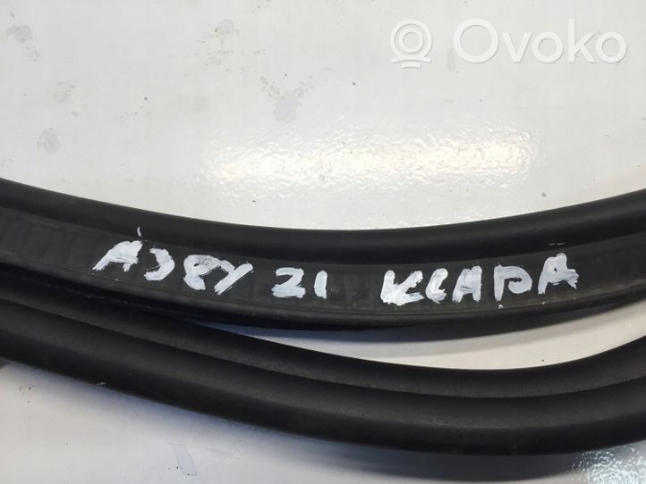 Audi A3 8Y Gumowa uszczelka bagażnika tylnego / Na karoserii 8Y4827703