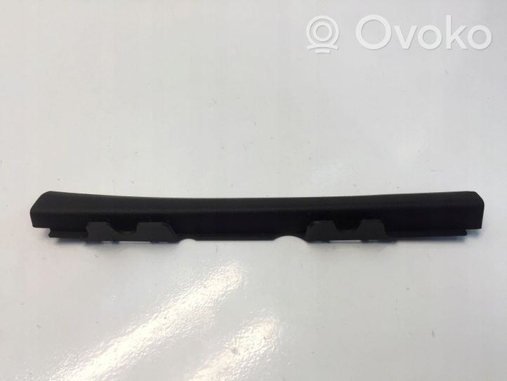 Audi Q2 - Altro elemento di rivestimento sottoporta/montante 81A868204