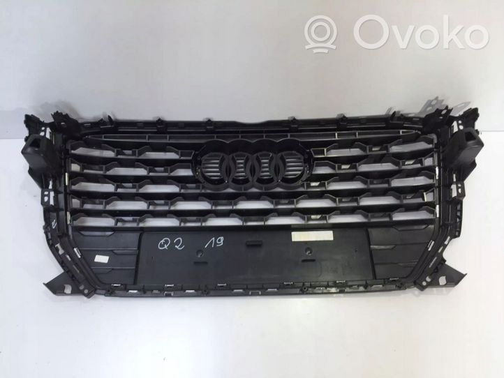 Audi Q2 - Maskownica / Grill / Atrapa górna chłodnicy 81A853651