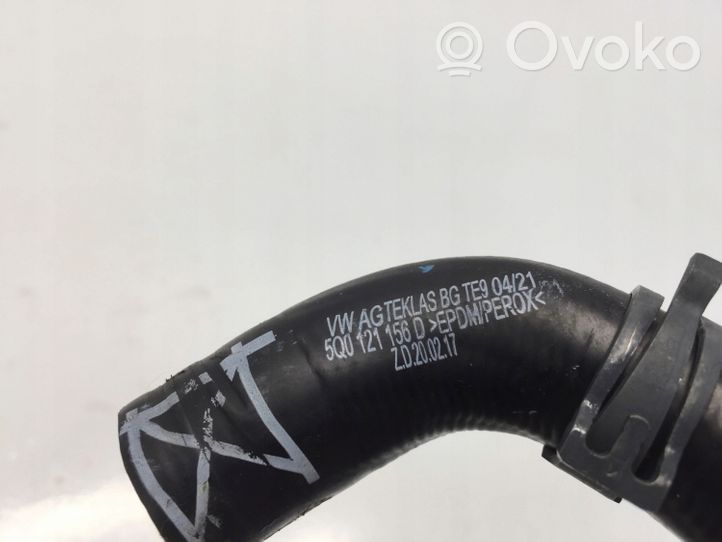 Audi Q2 - Tubo flessibile del liquido di raffreddamento del motore 5Q0121156D