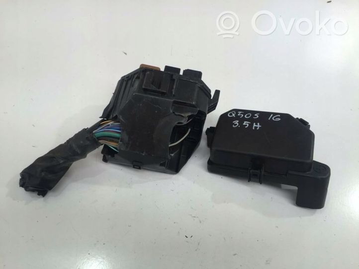 Infiniti Q50 Module de fusibles 4091982