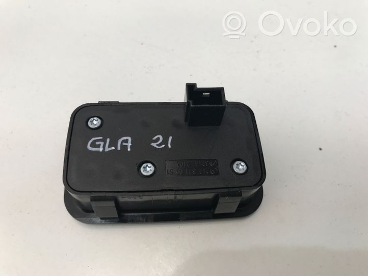 Mercedes-Benz GLA H247 Przycisk otwierania klapy bagażnika 2128210551