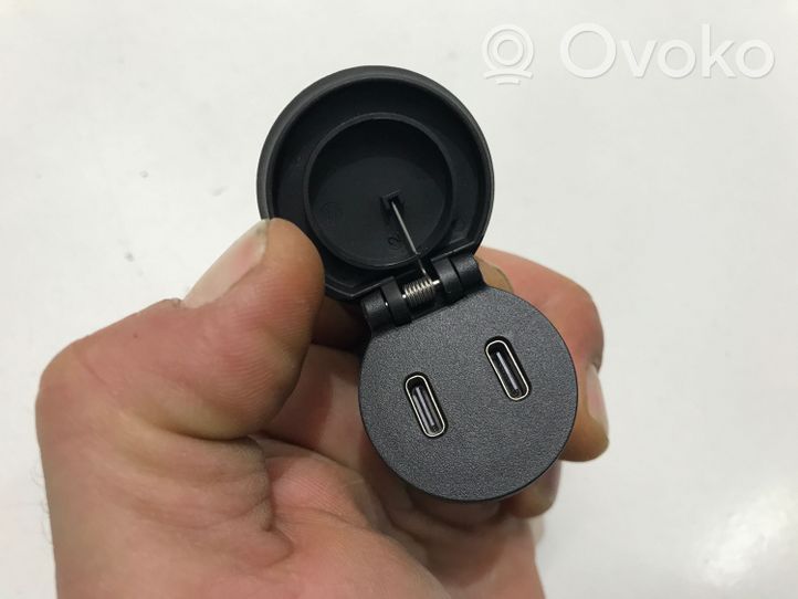 Volvo XC40 Gniazdo / Złącze USB 32231928