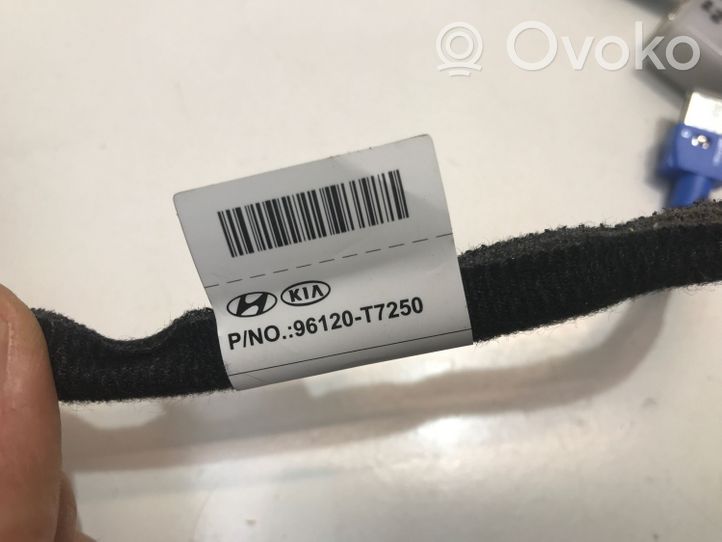 Hyundai i20 (BC3 BI3) Connecteur/prise USB 96120T7250