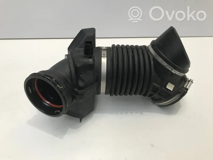 BMW 4 G22 G23 G24 G26 Rura / Wąż dolotowy powietrza turbiny 8656983