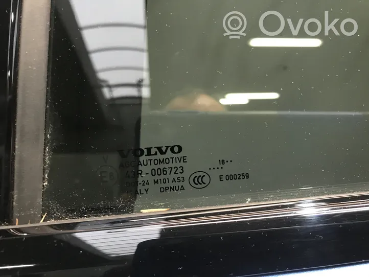 Volvo XC40 Portiera posteriore 720
