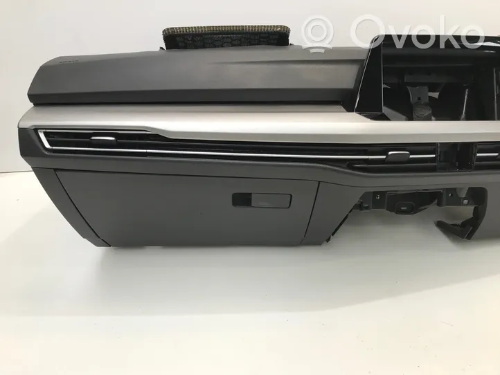 Volkswagen Golf VIII Dashboard 5H284S4UF