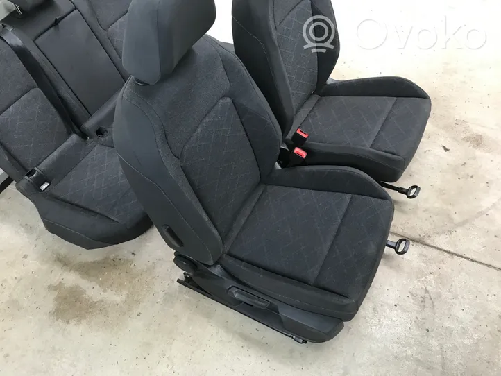 Volkswagen Golf VIII Sėdynių komplektas 