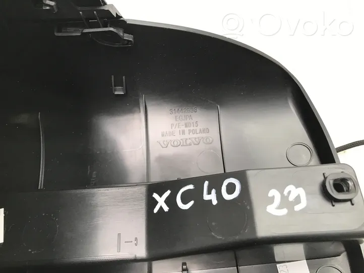 Volvo XC40 Отделка рулевой оси 31442536