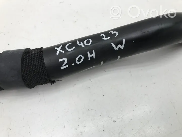 Volvo XC40 Tuyau de liquide de refroidissement moteur 32325219