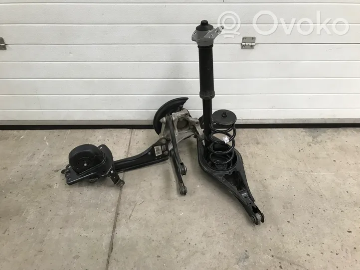 Volvo XC40 Set del kit di montaggio della sospensione posteriore 32246251