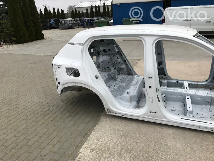 Volvo XC40 Takakulmapaneeli 