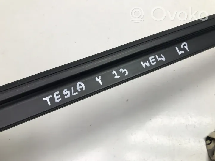 Tesla Model Y Binario del parabrezza della portiera anteriore 150006200C