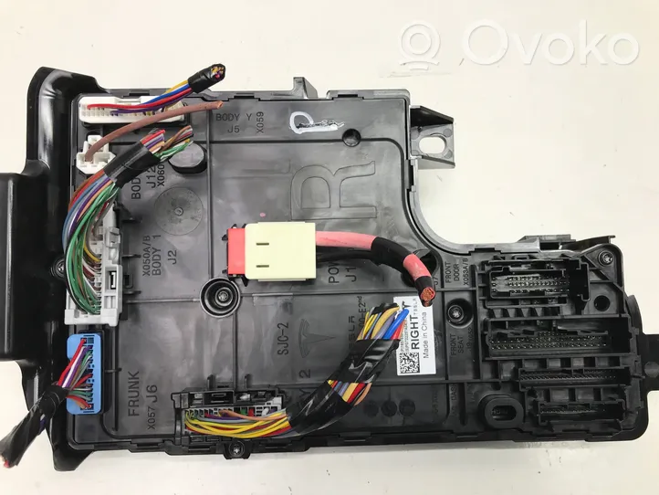 Tesla Model Y Modulo di controllo del corpo centrale 165765039A