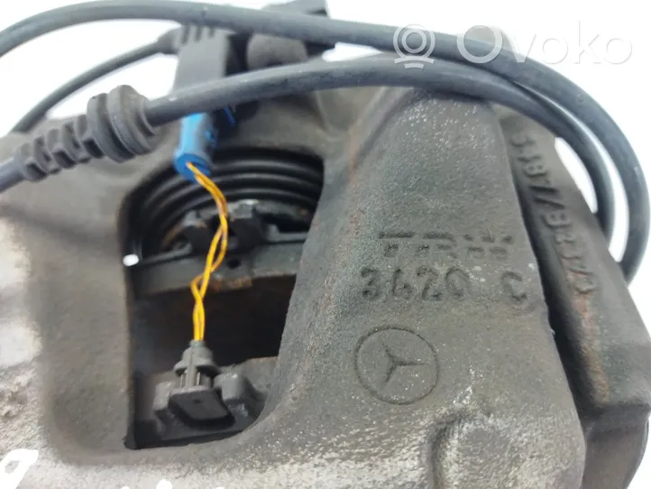 Mercedes-Benz A W176 Zacisk hamulcowy przedni 