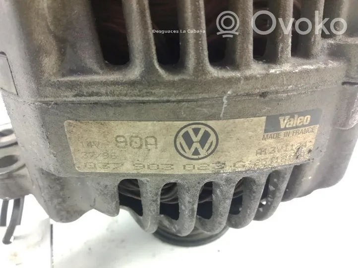 Volkswagen Golf III Generaattori/laturi 037903023G