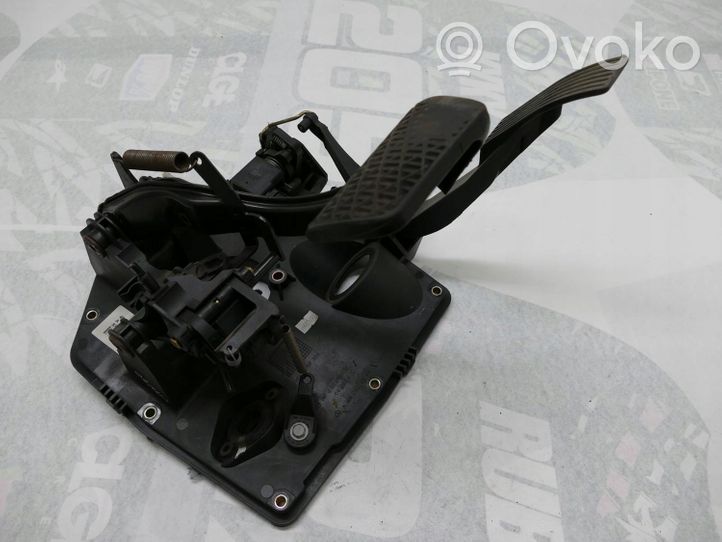 Mercedes-Benz Vaneo W414 Conjunto de pedal A1682900549