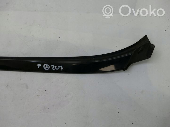 Mercedes-Benz E C207 W207 Rivestimento parabrezza A2076901462