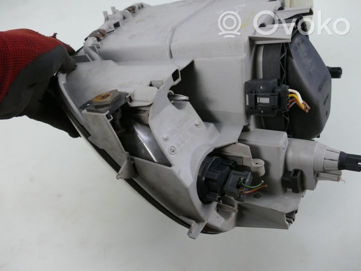 Mercedes-Benz SLK R170 Lampa przednia A1708202661