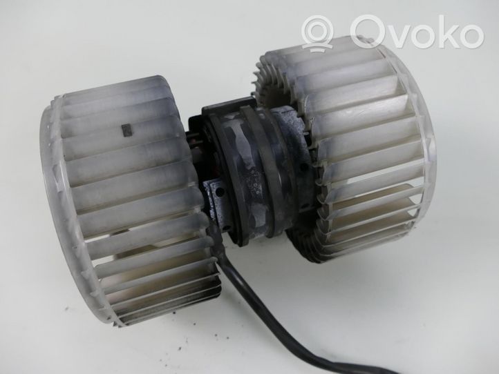 Audi A8 S8 D3 4E Ventola riscaldamento/ventilatore abitacolo 0130111047