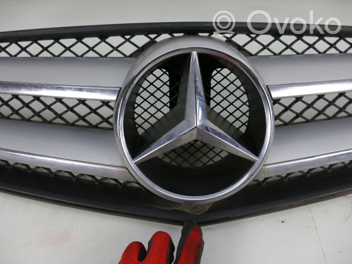 Mercedes-Benz C W204 Maskownica / Grill / Atrapa górna chłodnicy 2048880160