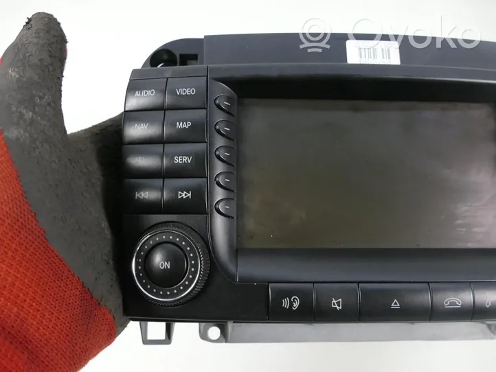 Mercedes-Benz S W220 Radio/CD/DVD/GPS-pääyksikkö A2208703389