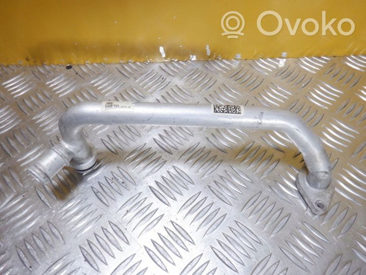 Audi Q7 4M Tubo flessibile del liquido di raffreddamento del motore 06M121071H