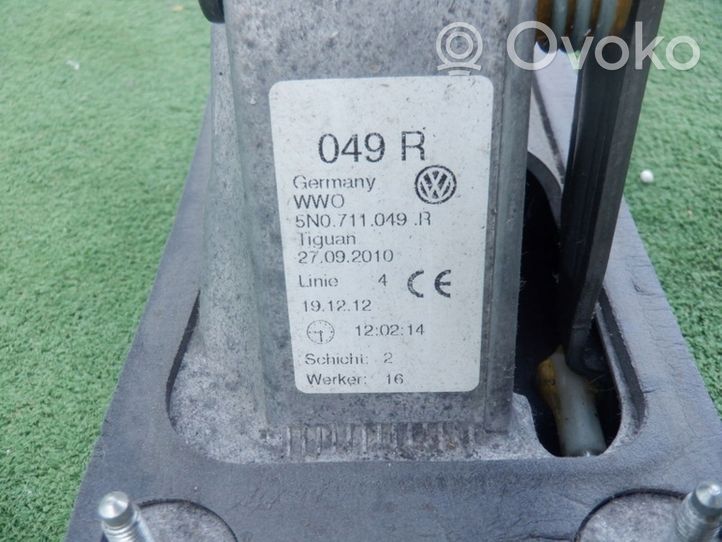 Volkswagen Tiguan Vaihteenvalitsimen verhoilu 5N0711049R