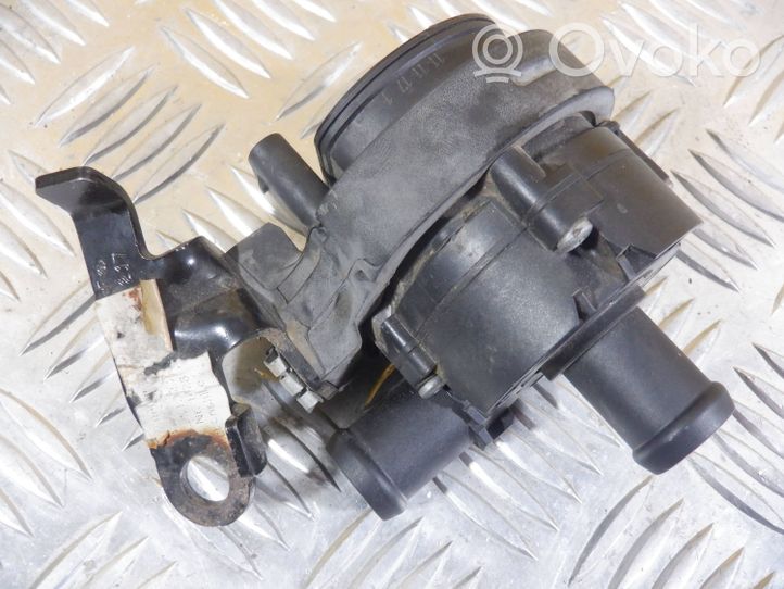 Volkswagen Golf VII Pompe à eau de liquide de refroidissement 5Q0121599M