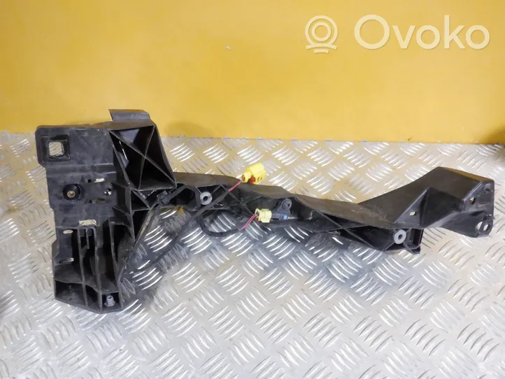 Audi Q7 4M Staffa di montaggio della batteria 4M0805817