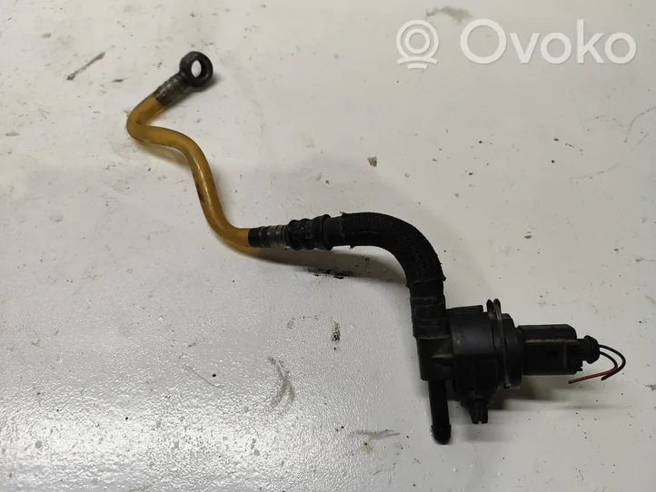 Audi A4 S4 B7 8E 8H Tuyau d'alimentation conduite de carburant 038906081B