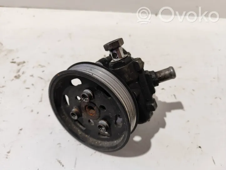 Audi A4 S4 B7 8E 8H Ohjaustehostimen pumppu 8E0145155N