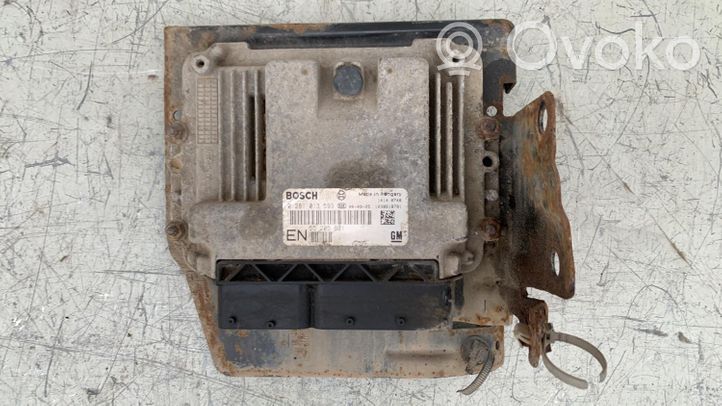 Opel Zafira B Dzinēja vadības bloks 0281013593