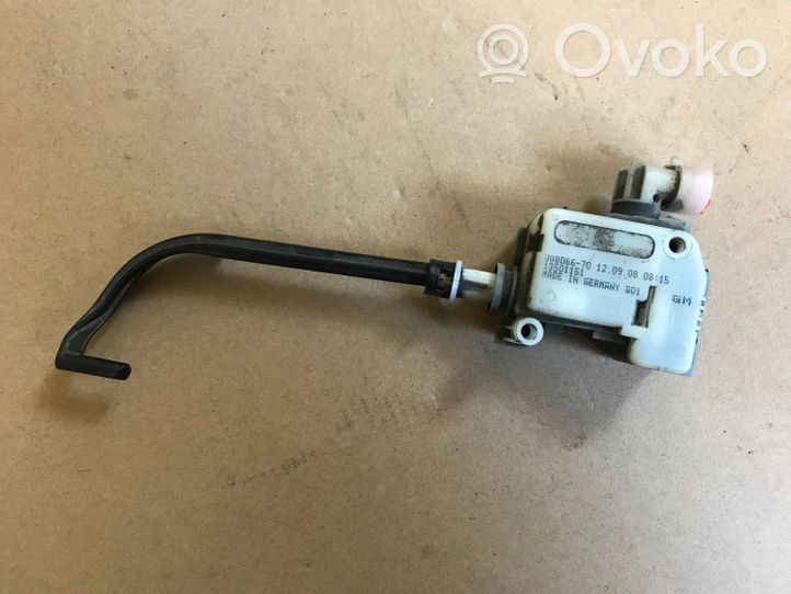 Opel Insignia A Verrouillage du bouchon du réservoir de carburant 13501151