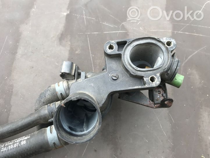 Audi A4 S4 B7 8E 8H Thermostat/thermostat housing 032121111