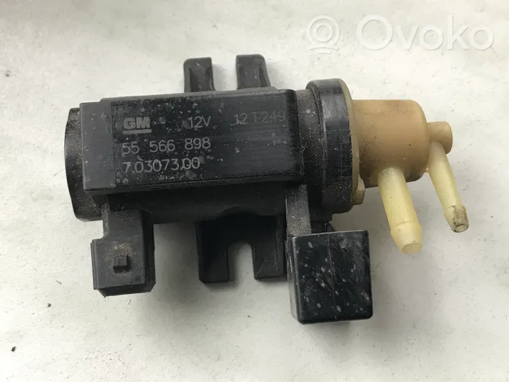 Opel Astra J Zawór podciśnienia / Elektrozawór turbiny 55566898