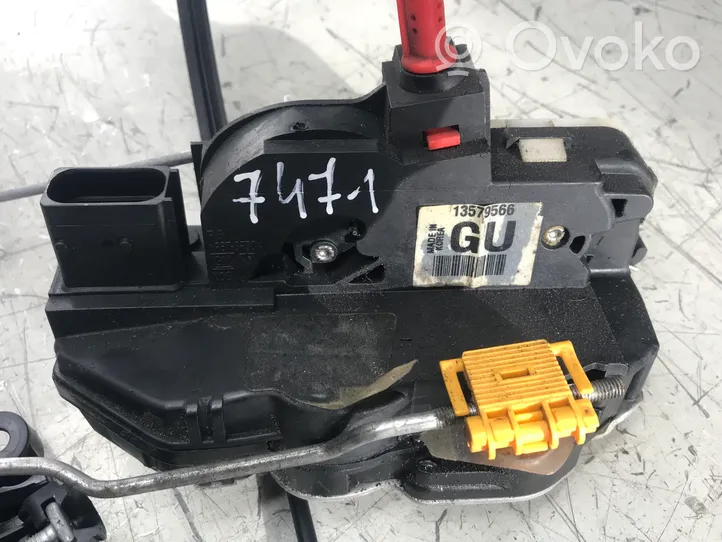 Opel Zafira C Rear door lock 13579566