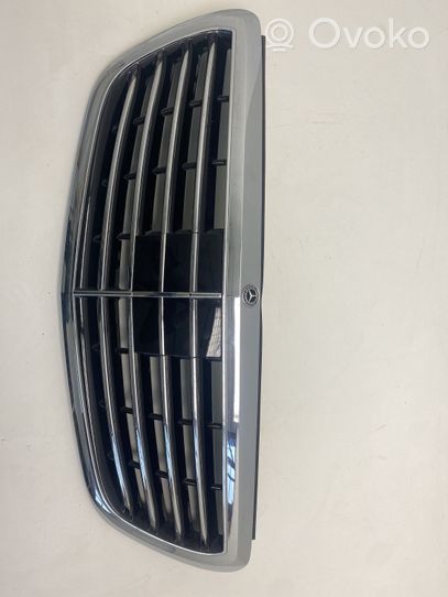 Mercedes-Benz S W222 Etupuskurin ylempi jäähdytinsäleikkö A222880010683