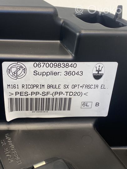 Maserati Levante Dolny panel schowka koła zapasowego 06700983840