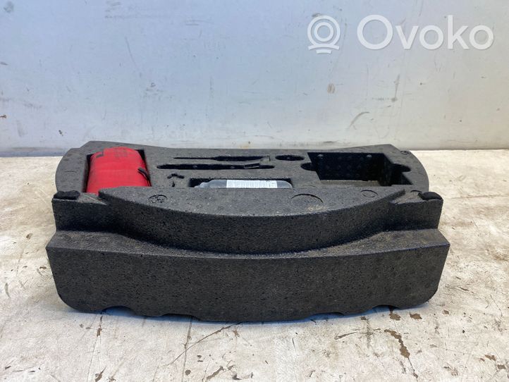 Volkswagen Touran III Tool set 5TA012115D