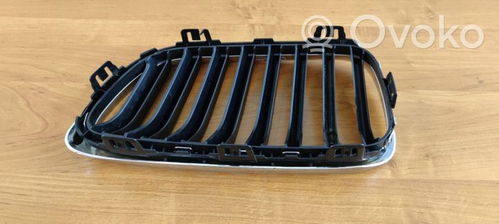 BMW 2 F22 F23 Grille calandre supérieure de pare-chocs avant 7295522