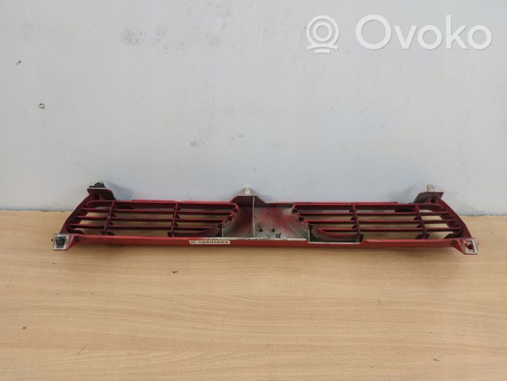 Nissan Sunny Maskownica / Grill / Atrapa górna chłodnicy 6231073C00